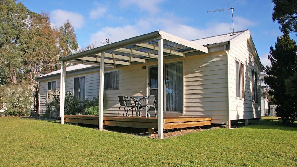 Beauty Point Tourist Park Waterfront Cabin 5 Share 13