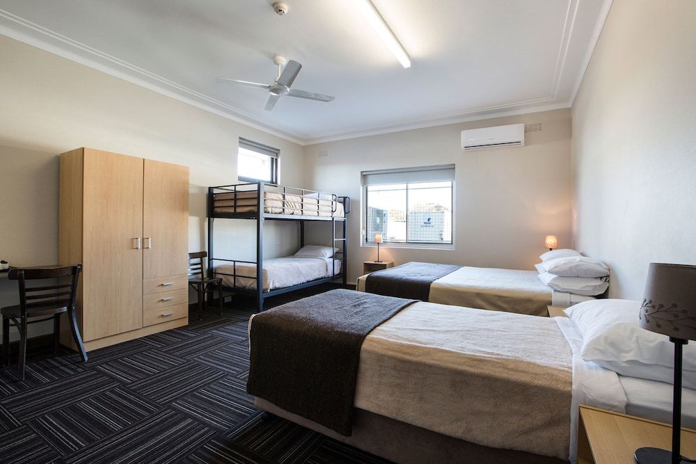 Toongabbie Hotel Economy Family - Shared Facilities 3