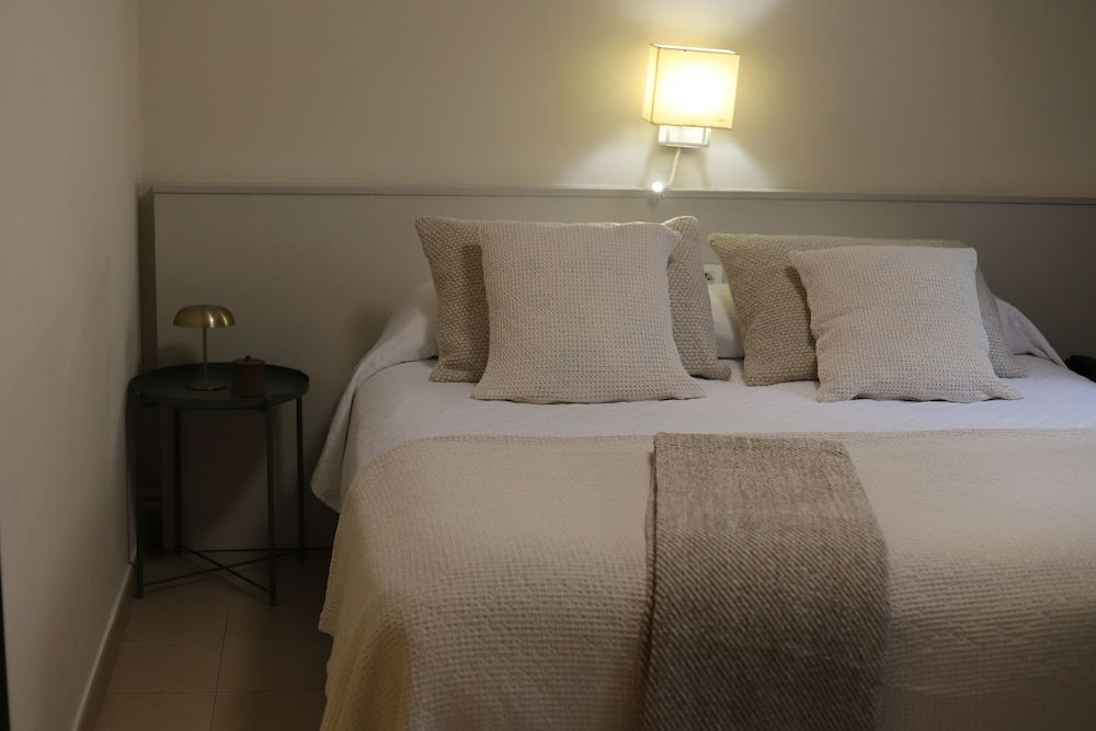 New Hotel Colón Family Room (2 adults + 2 children ) 2