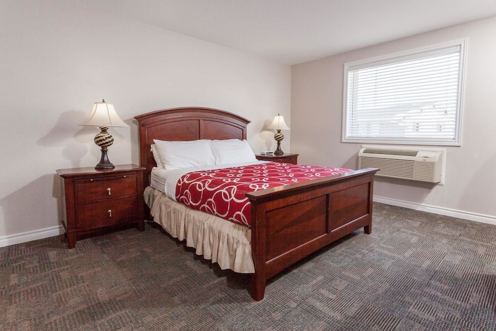 Suite, 1 Queen Bed, Hot Tub