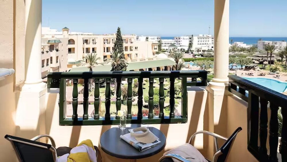 TUI SUNEO Royal Kenz Standard Double Room, Pool View 3