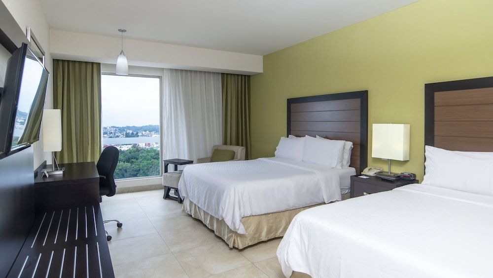 Holiday Inn Express Xalapa by IHG Standard Room, 2 Queen Beds, City View 3
