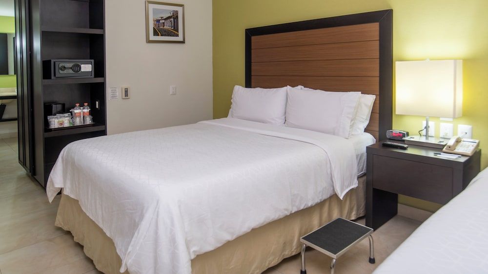 Holiday Inn Express Xalapa by IHG Standard Room, 2 Queen Beds, Accessible 3