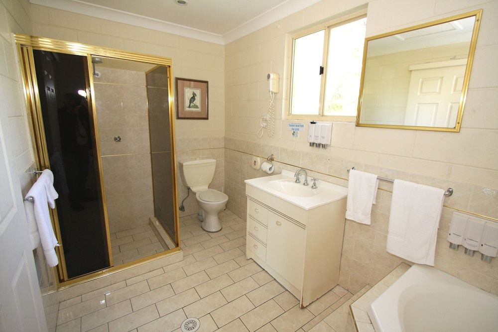 Picton Valley Motel Deluxe King Spa Room 4