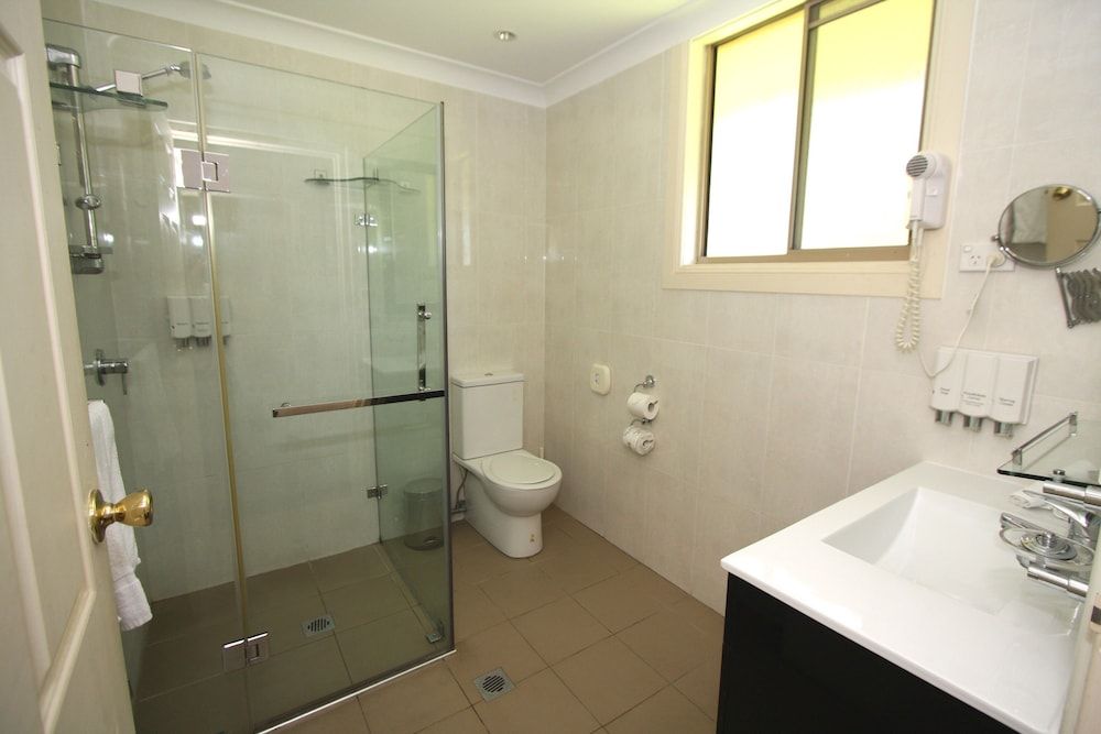 Picton Valley Motel Deluxe King Room 4