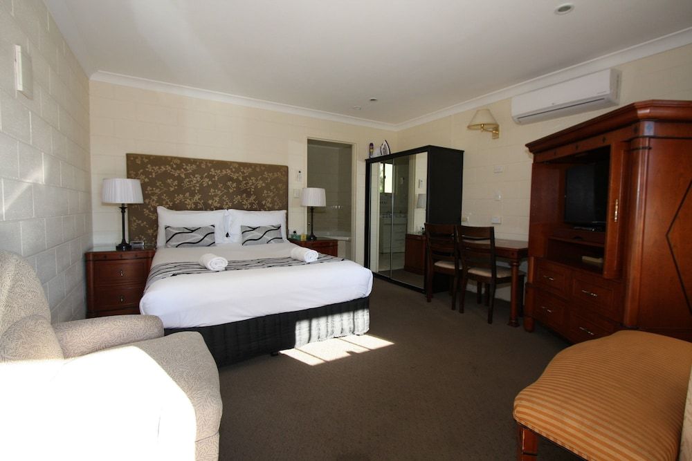 Picton Valley Motel Deluxe King Spa Room 2