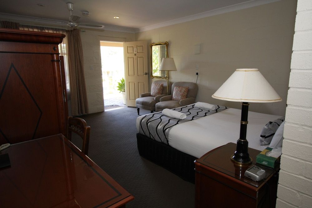 Picton Valley Motel Deluxe King Room 3