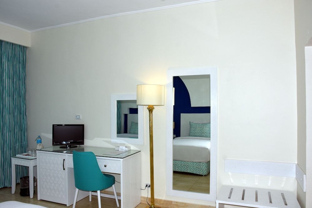 Superior Room, Pool View