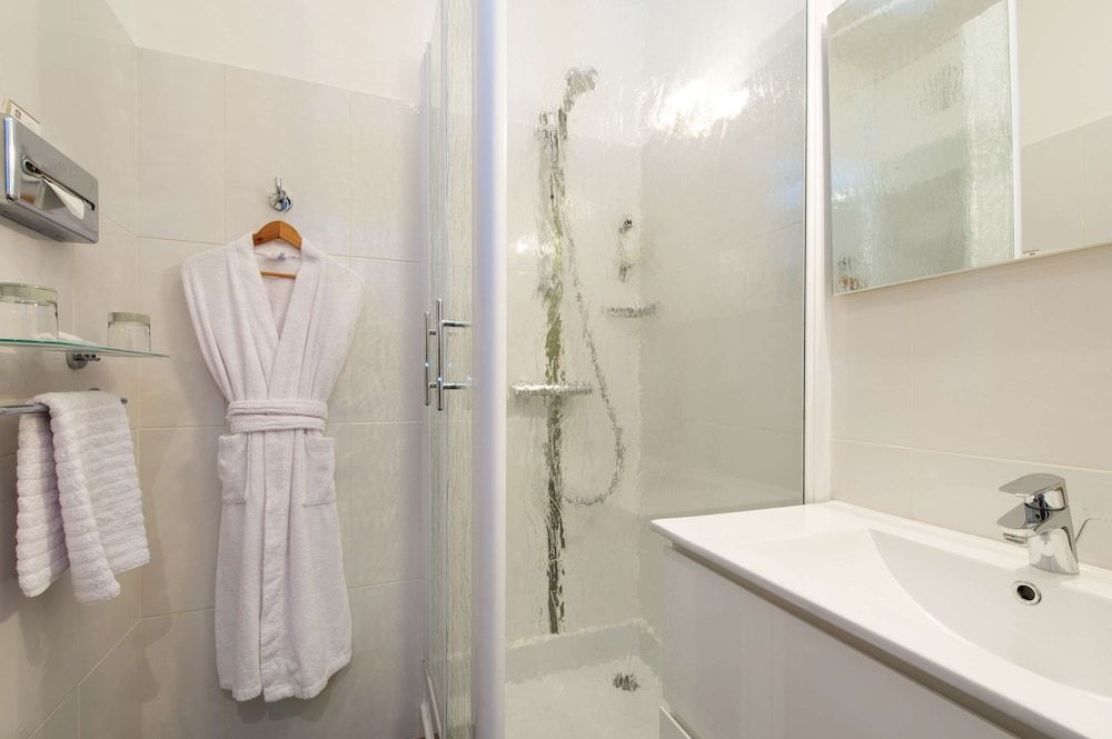 Best Western Le Vinci Loire Valley Superior Room, 1 King Bed, Non Smoking 6