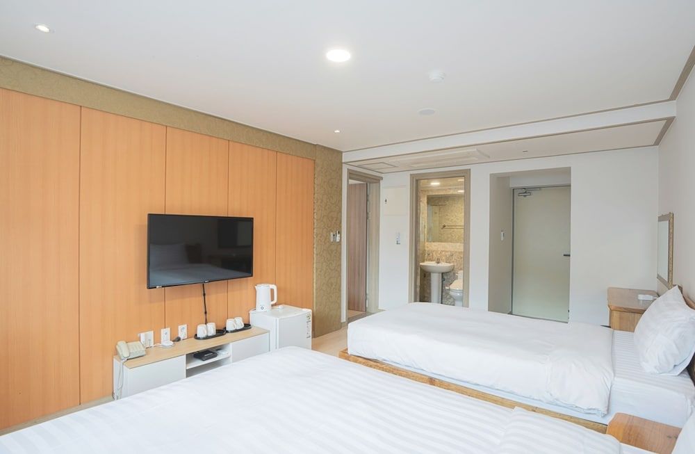 undefined J2 Family Hotel Jeju 10