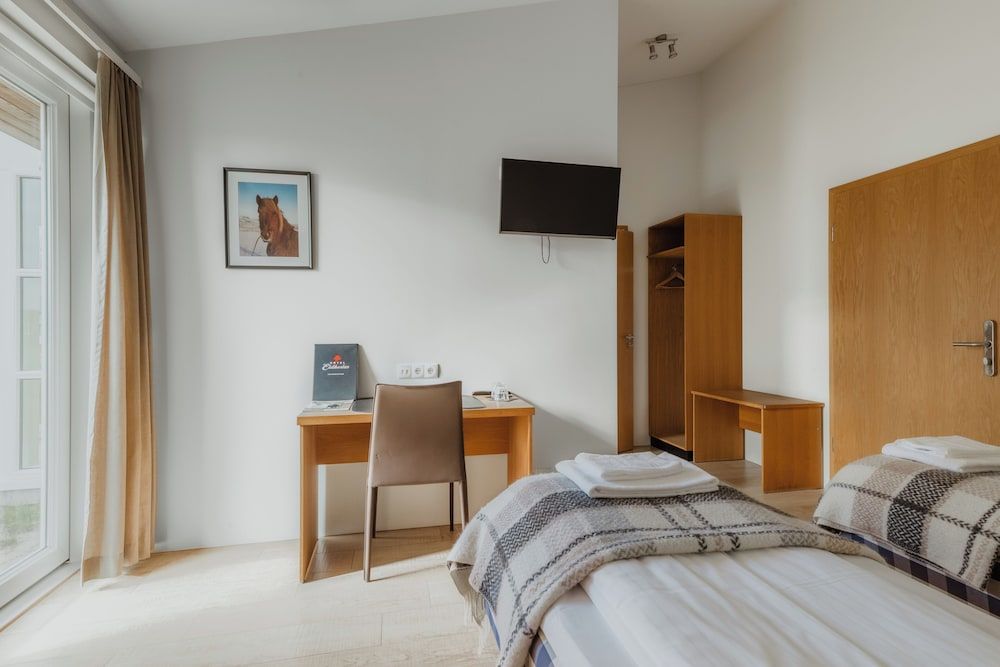 Hotel Eldhestar Standard Double or Twin Room with Hot Tub Access 5