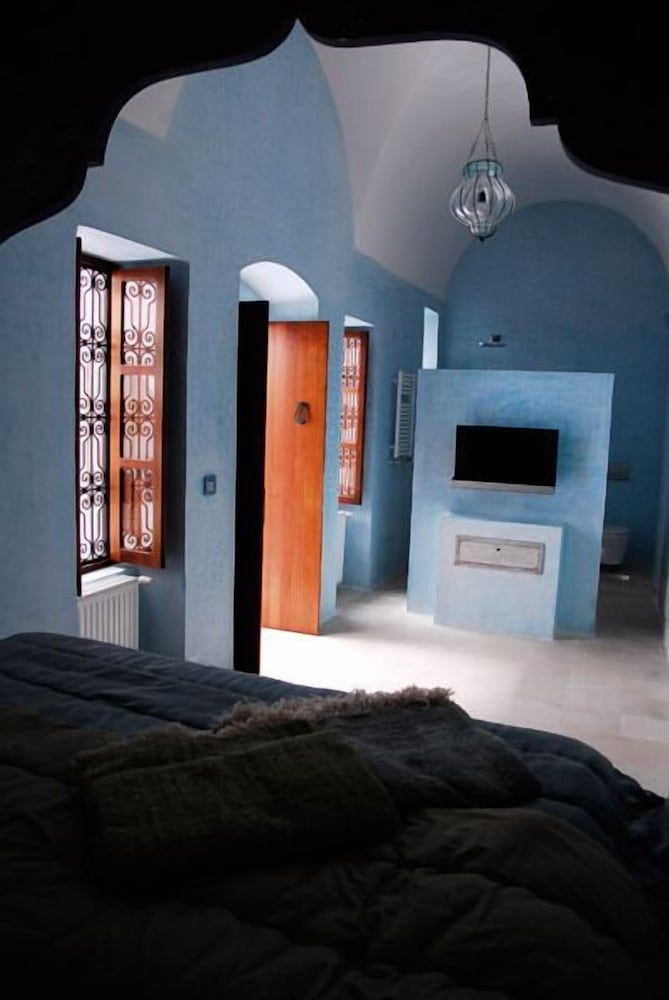 Dar Sabri Traditional Suite (Silver) 2