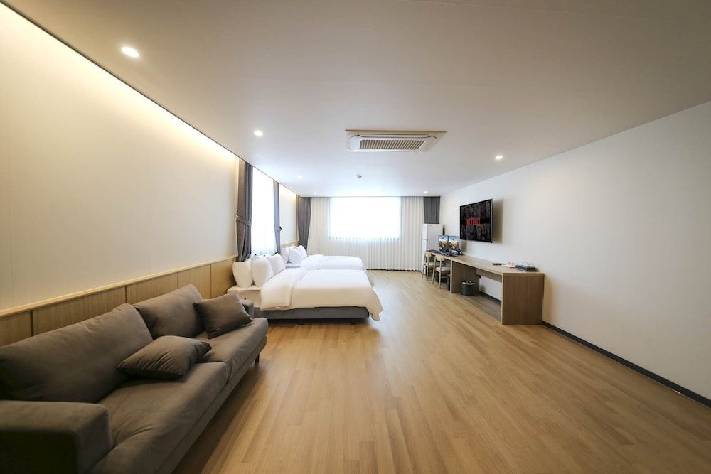 Benikea Cheonan Tourist hotel Family Twin Room 11