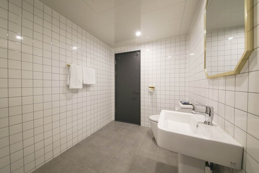 Benikea Cheonan Tourist hotel Family Twin Room 16