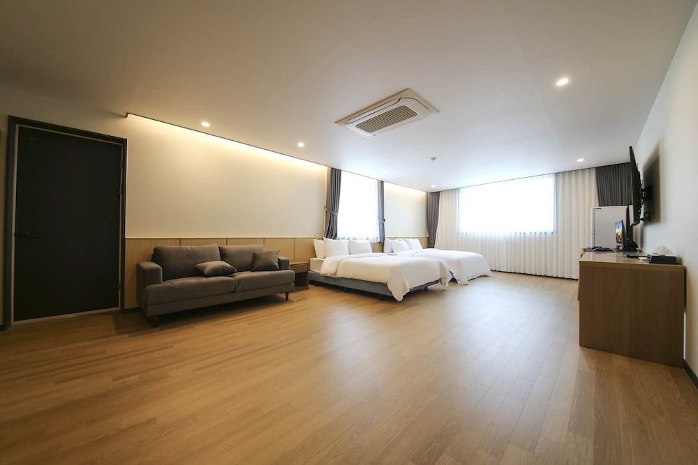 Benikea Cheonan Tourist hotel Family Twin Room 8