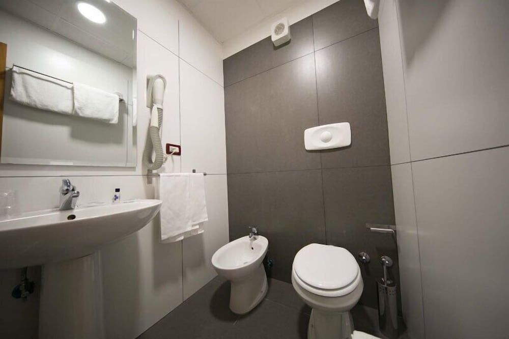 Mediterranea Hotel & Convention Center Standard Double Room 5