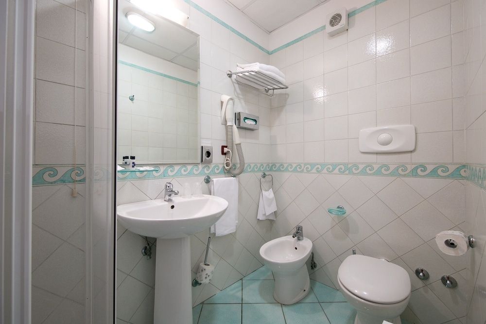 Mediterranea Hotel & Convention Center Standard Double Room 3