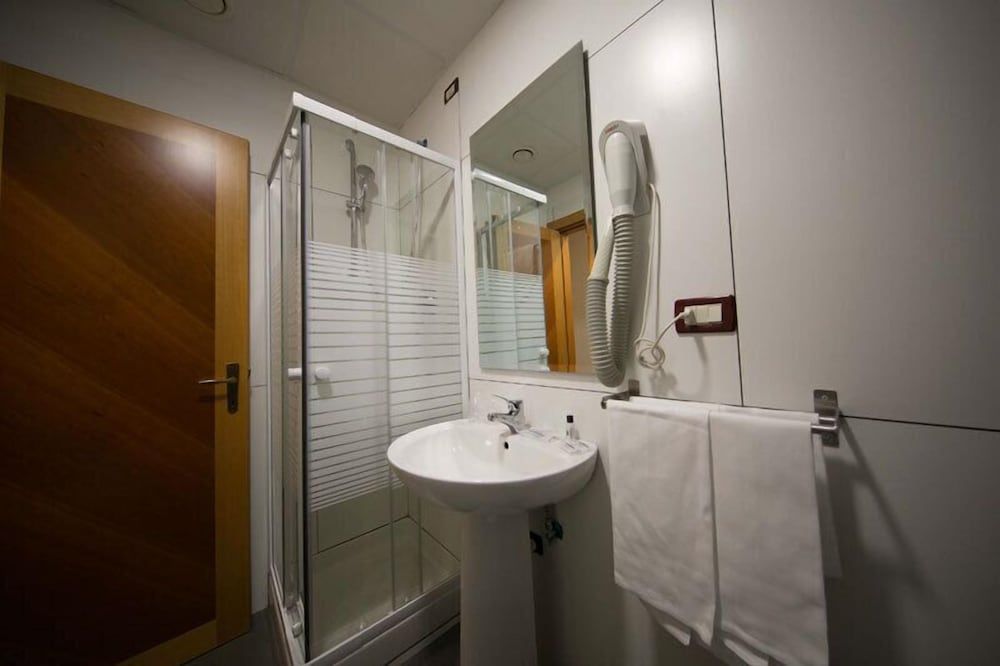 Mediterranea Hotel & Convention Center Standard Double Room 4