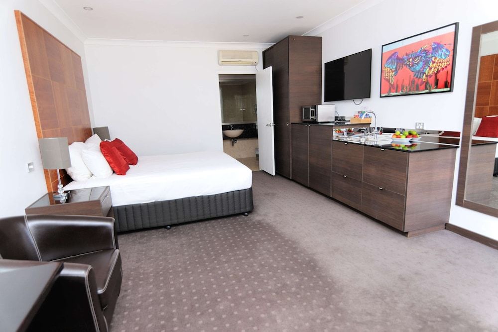 Superior Room, 1 King Bed, Non Smoking, Ground Floor