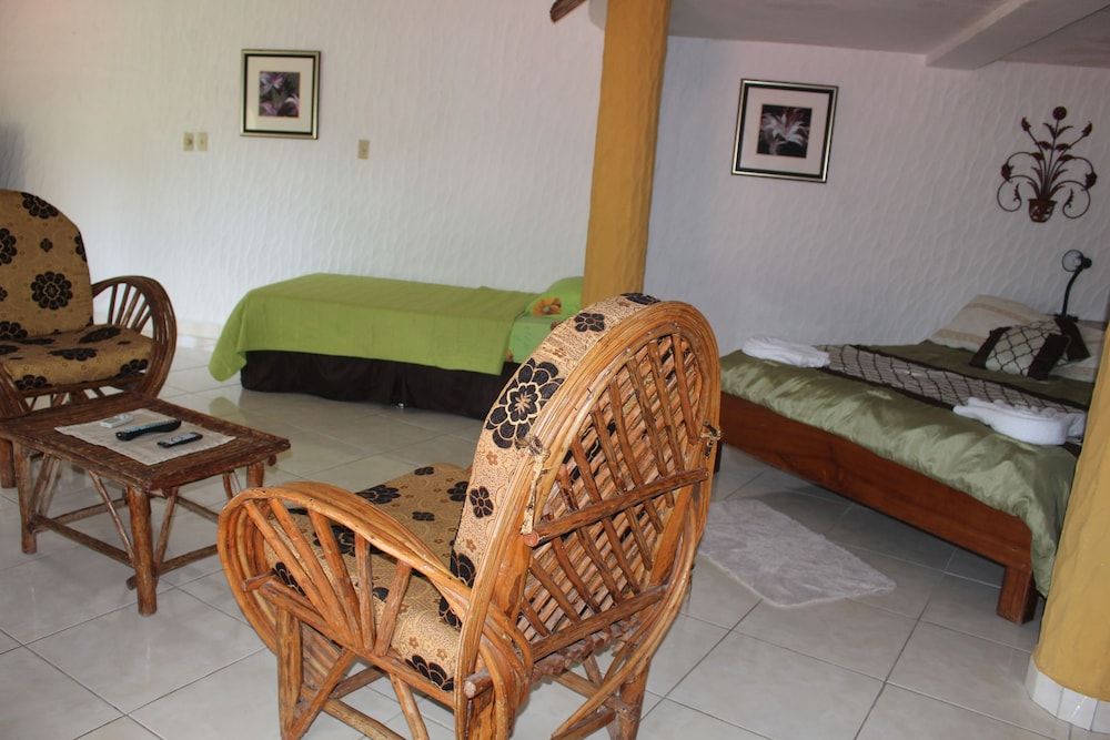 Jr. Suite con Balcón, 3pax, Vista a la piscina