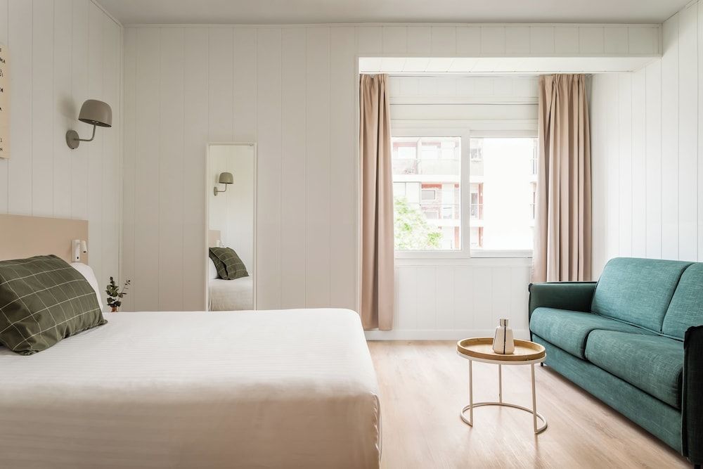 BYPILLOW Erba Standard Quadruple Room 2