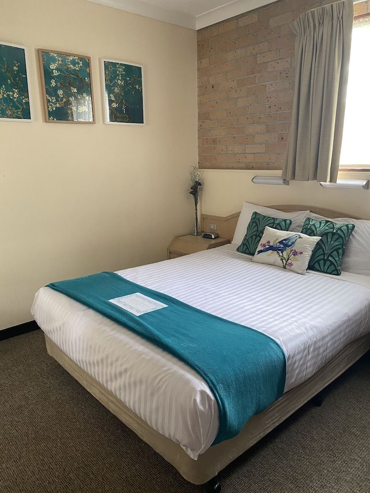 Marriott Park Motel Queen Room 8