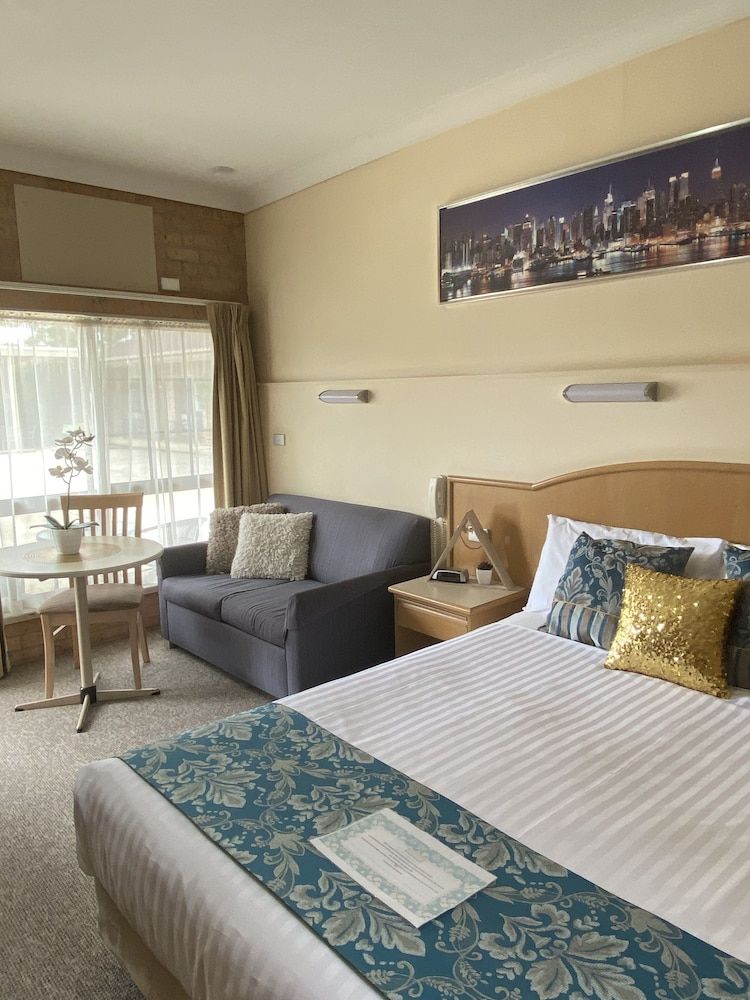 Marriott Park Motel Queen Room 11