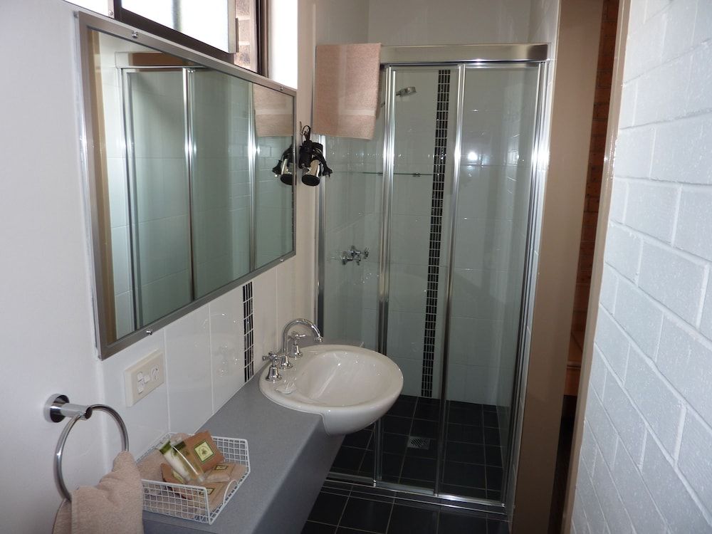 Marriott Park Motel Queen Room 16