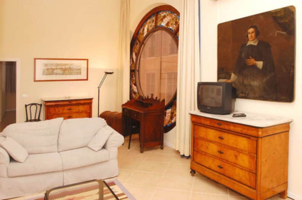 Residence Liberty Hotel Executive Apartment 11