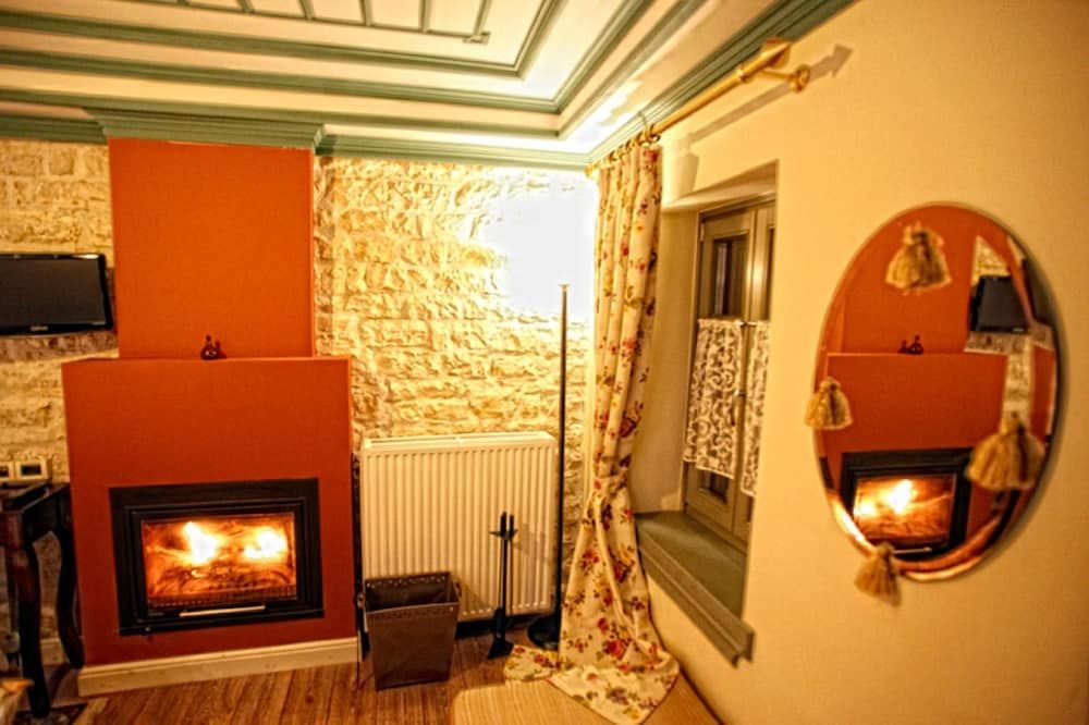 Pirrion Wellness Hotel Design Room, Fireplace, Mountain View 11