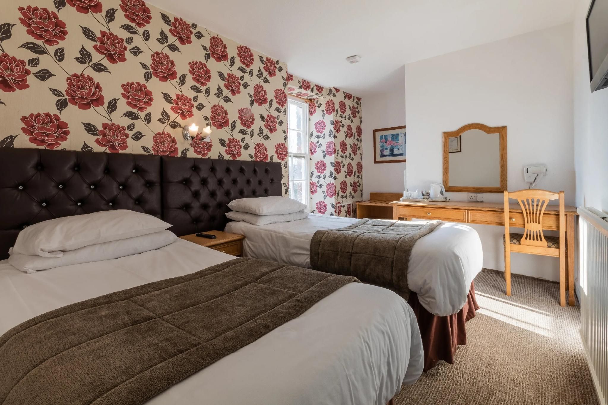 The George Hotel Standard Twin Room