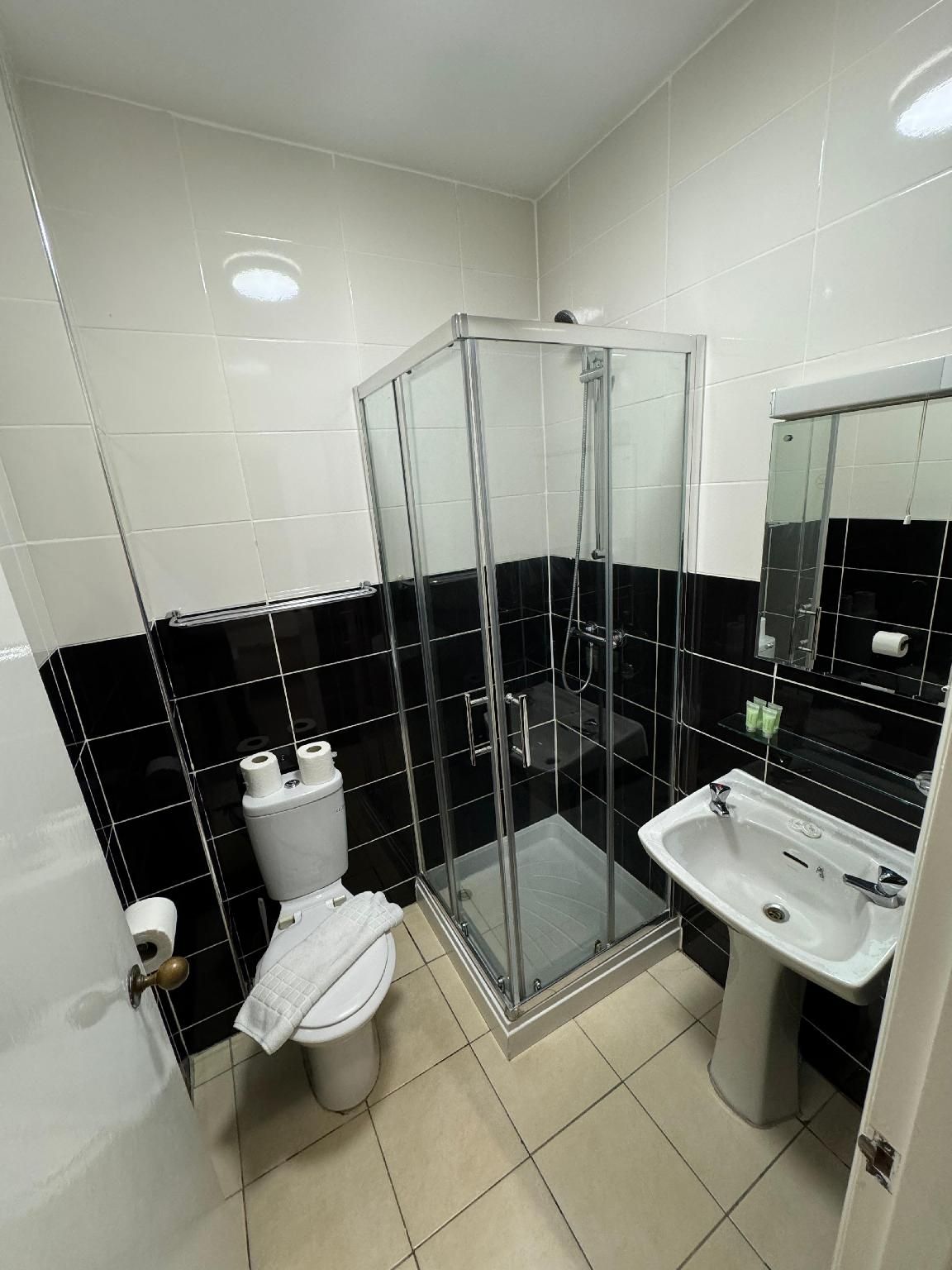 The George Hotel Standard Twin Room 3