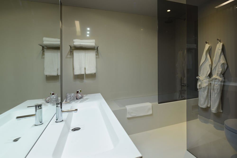 EMAJ Guimarães Boutique Hotel Superior Double or Twin Room 6