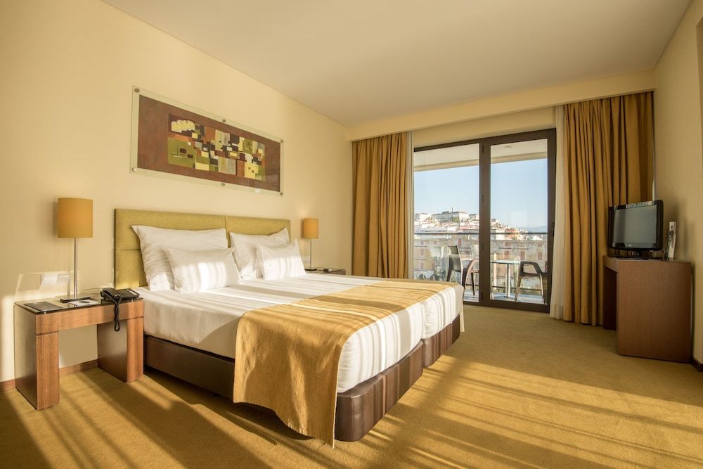 Vila Gale Coimbra Hotel Twin Room, Pool View