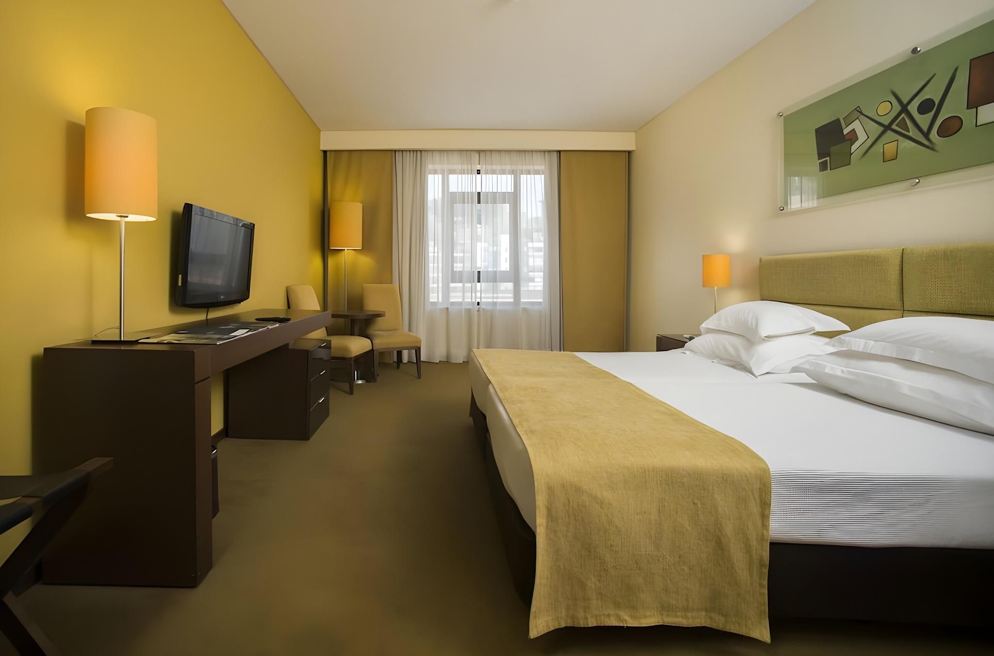 Twin Room with Extra Bed (2 Adults + 1 Child)