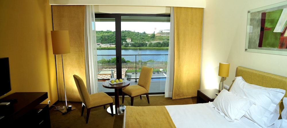 Vila Gale Coimbra Hotel Twin Room, Pool View 4