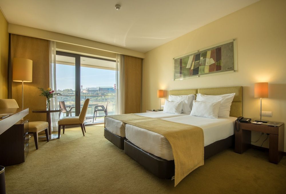 Vila Gale Coimbra Hotel Twin Room, Pool View 5
