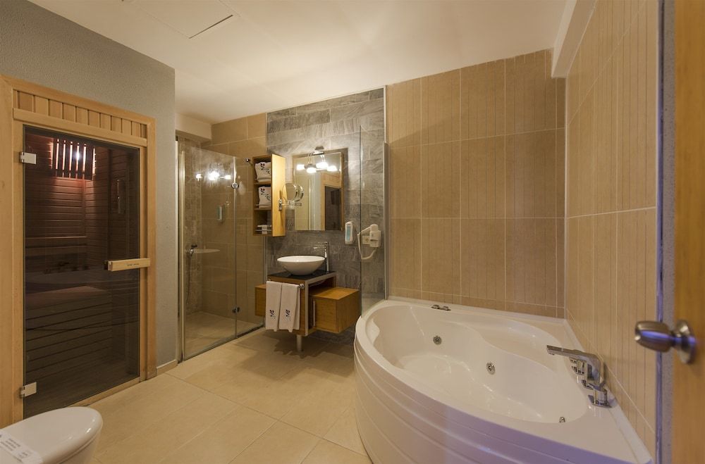 Senior Suite