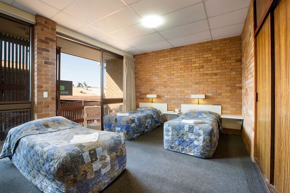 Villa Noosa Hotel Economy Family Room 2