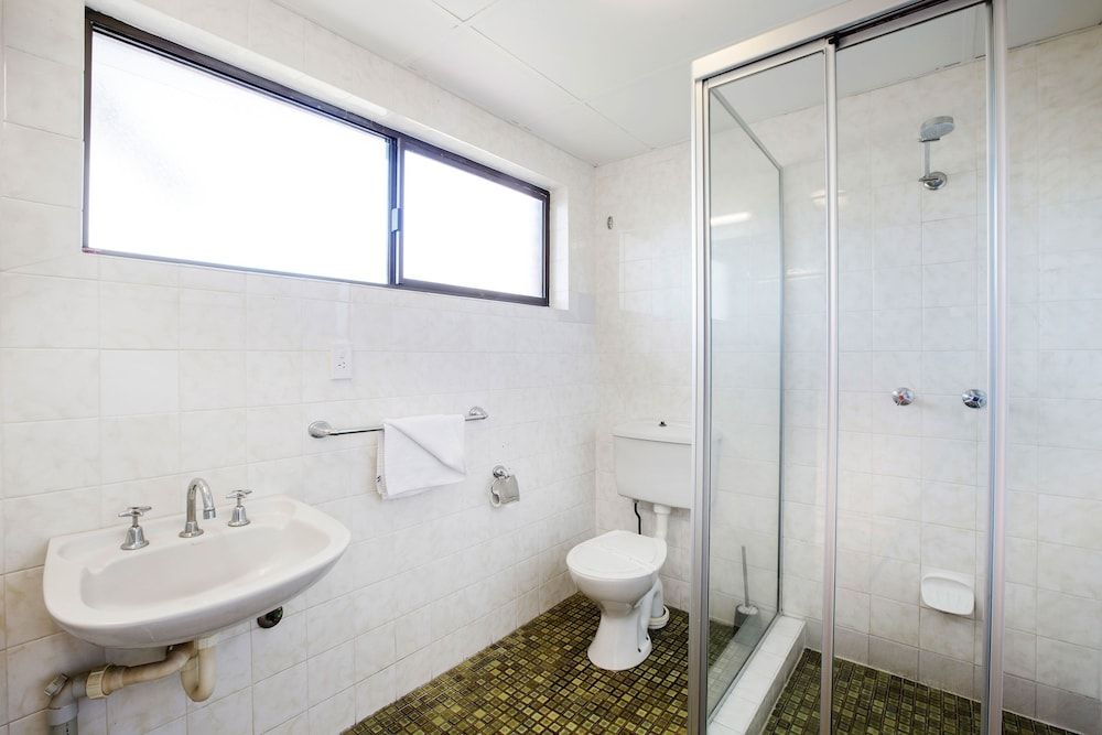 Villa Noosa Hotel Economy Queen & Extra Bed 3