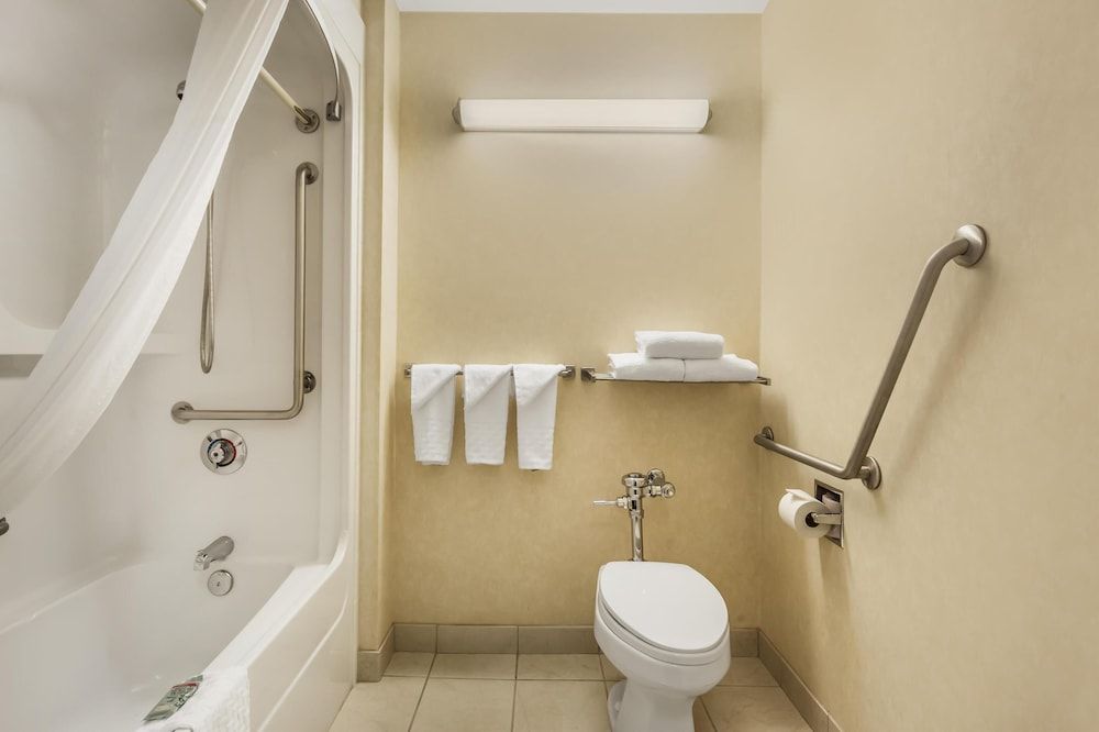 Best Western Cold Lake Inn Standard Room, 1 Queen Bed, Accessible, Refrigerator & Microwave 4