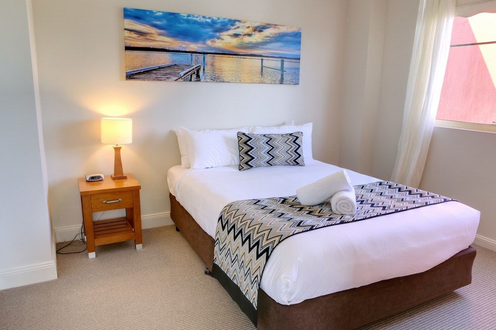 Northpoint Apartments Apartment, 3 Bedrooms (Water View)