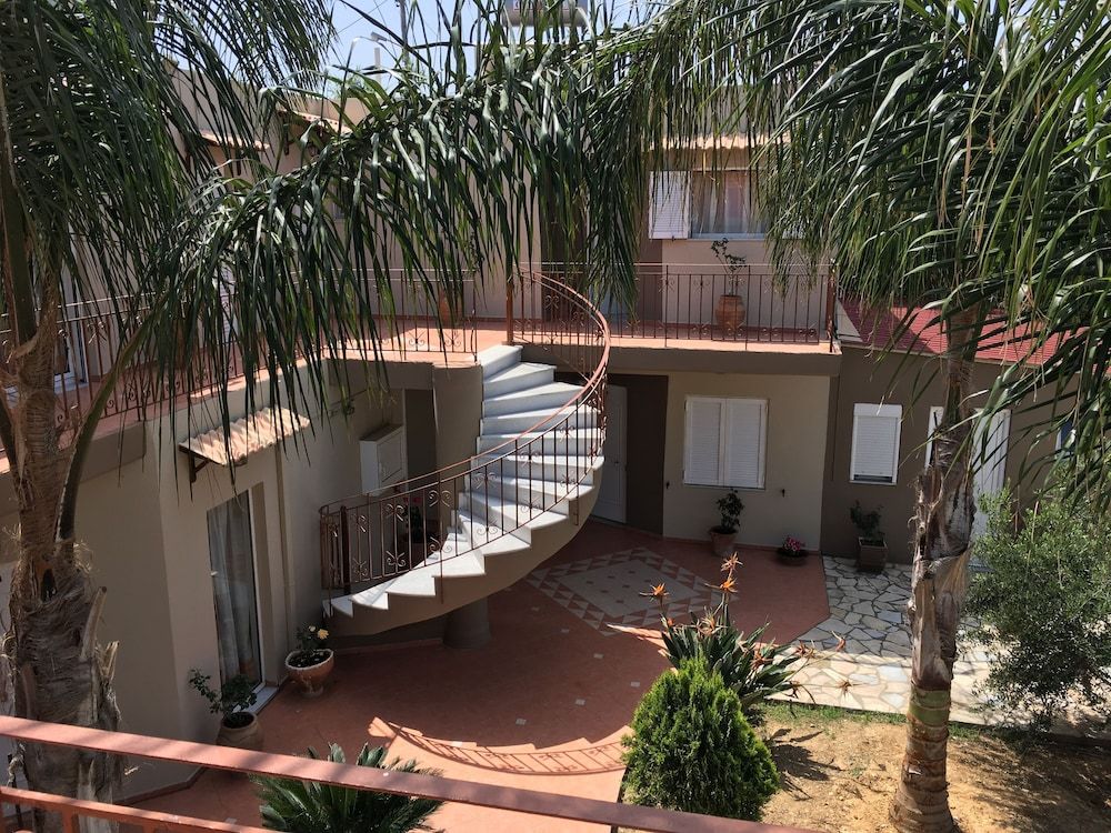 Kris Apartments