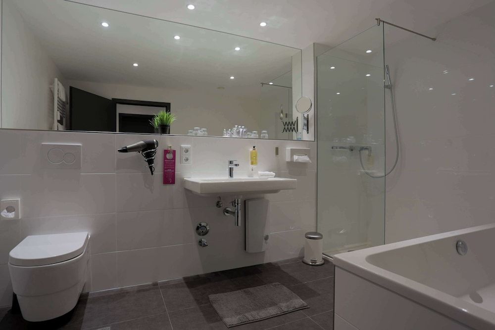 FourSide Plaza Hotel Trier, Trademark Collection by Wyndham Comfort Room, 1 Double Bed 4