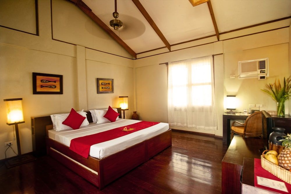 Deluxe Room, Pool View