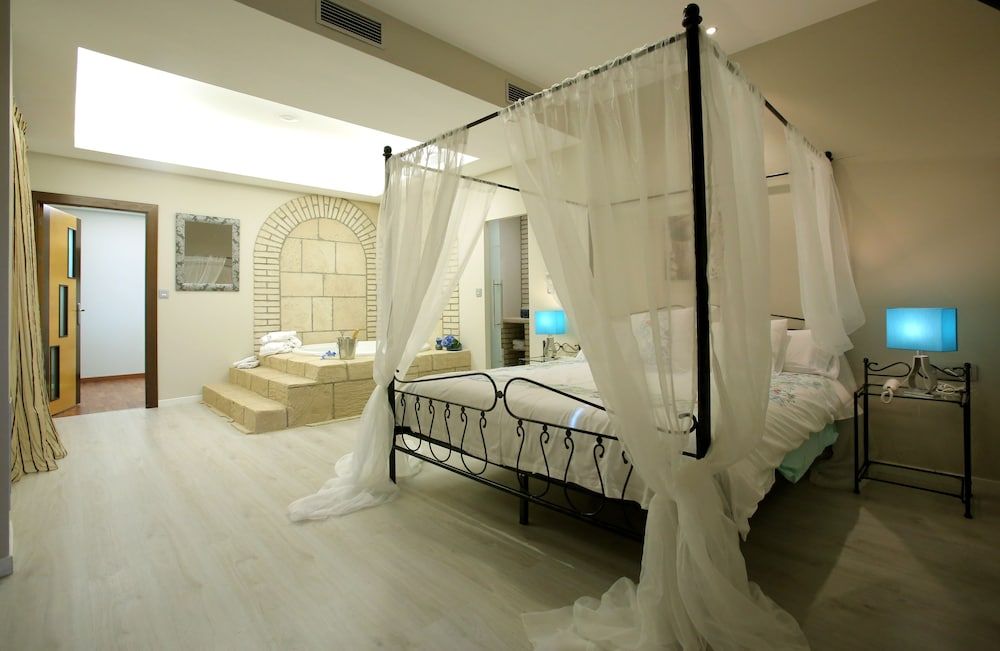 Superior Grand Luxury Suite, Garden View, Bathtub