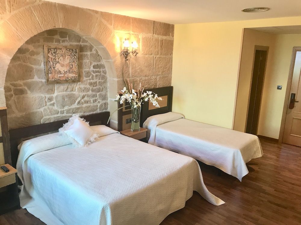 Hotel Castillo Bonavia Triple Room 2