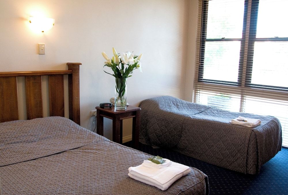 Dorset Gardens Hotel Twin Room 2