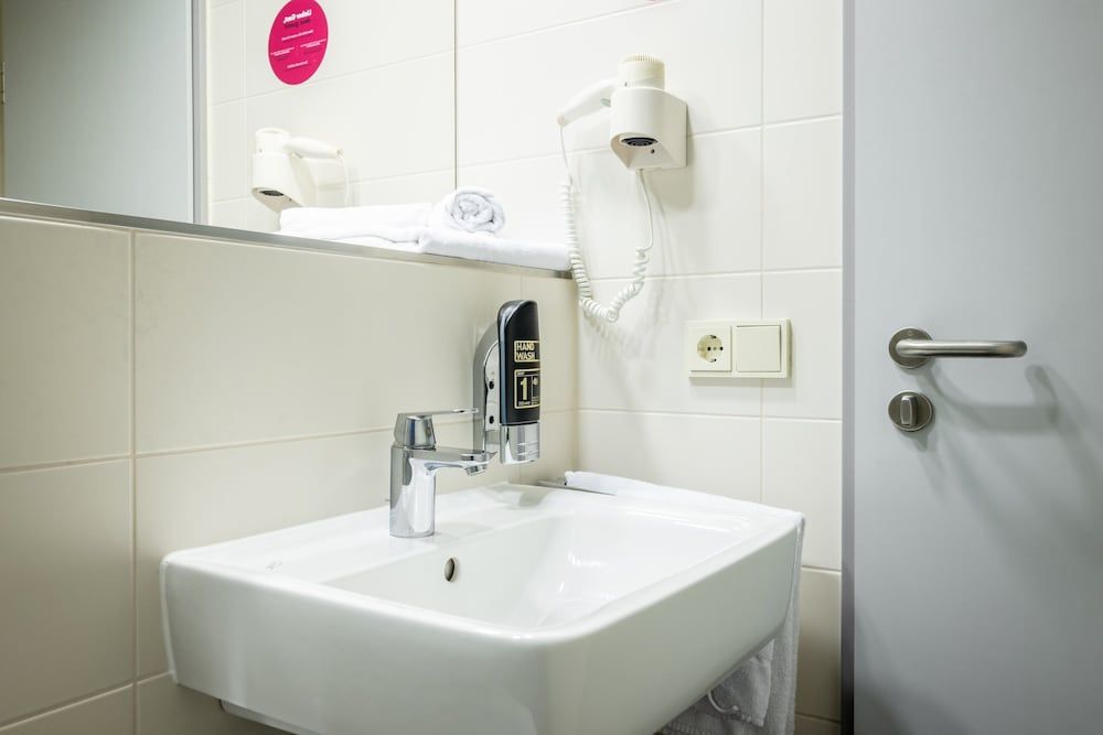 Serways Hotel Bruchsal West Superior Double Room 10