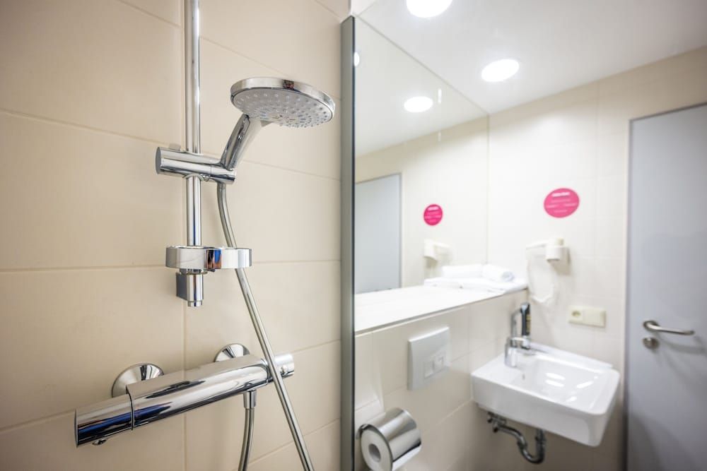 Serways Hotel Bruchsal West Superior Double Room 11